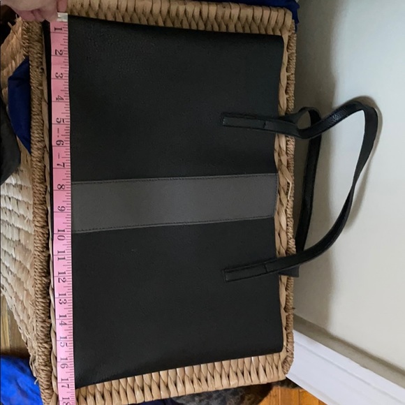 Vince Camuto black bag with grey stripe - Picture 6 of 7